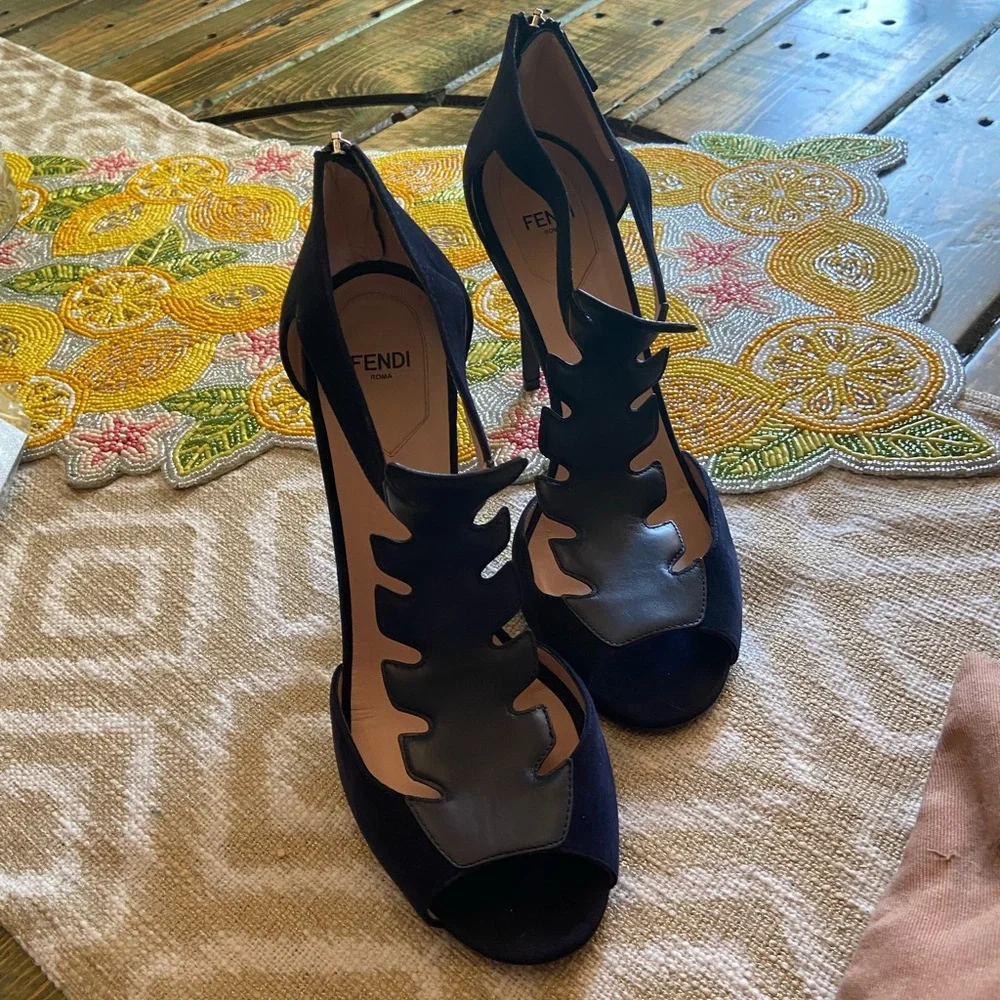 Authentic Fendi Croc-Tail T-Strap Leather Evening Sandal In Navy Leather - Picture 3 of 8